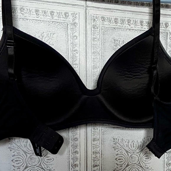 NWOT Sz-36/B Bra in a Minimalist Basic Black, Comfy, Silky, Smooth Fit, No Wires - Picture 13 of 16